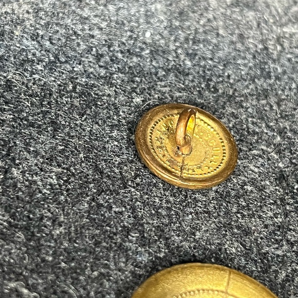 2 Customs Canada buttons vintage - Picture 10 of 10